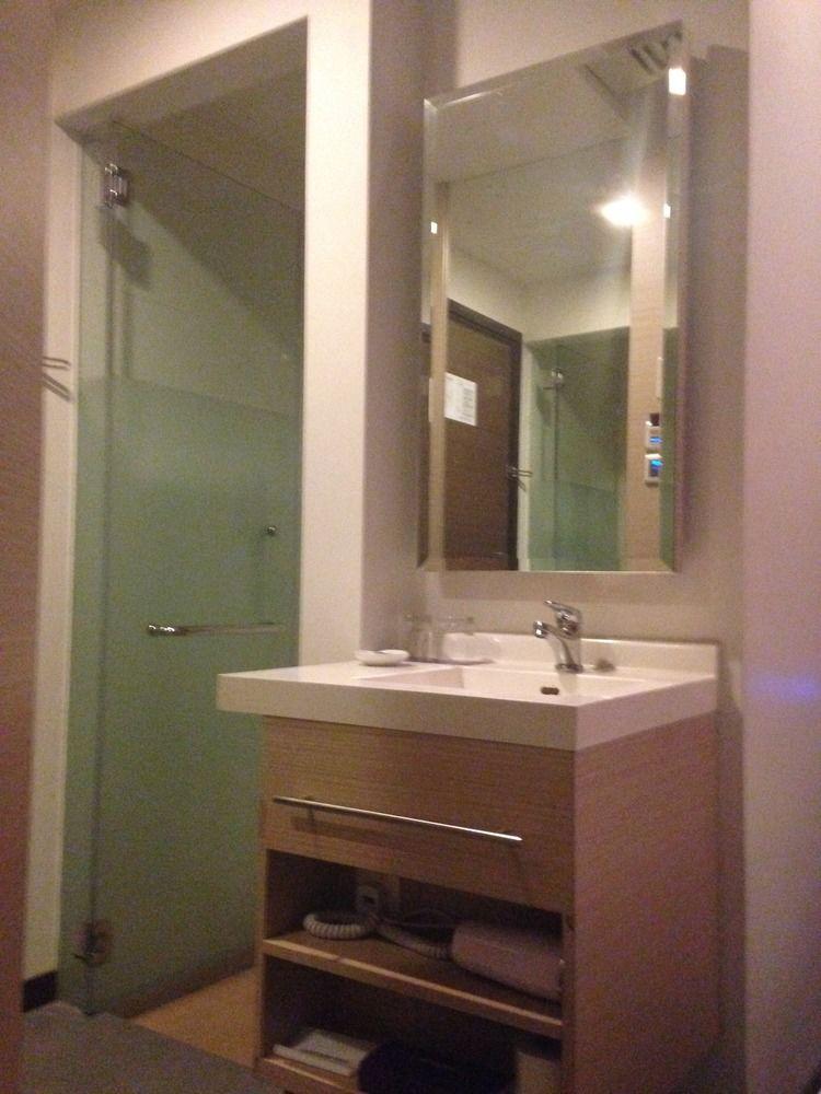 Aqueen Hotel Balestier Singapore Exterior photo