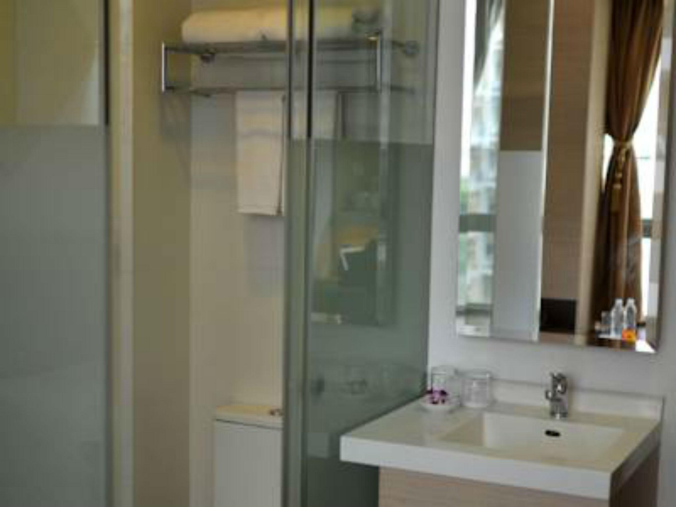 Aqueen Hotel Balestier Singapore Exterior photo