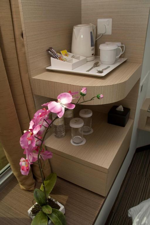Aqueen Hotel Balestier Singapore Room photo