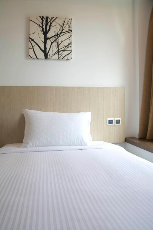 Aqueen Hotel Balestier Singapore Room photo