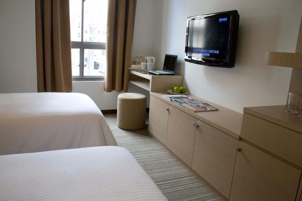 Aqueen Hotel Balestier Singapore Room photo