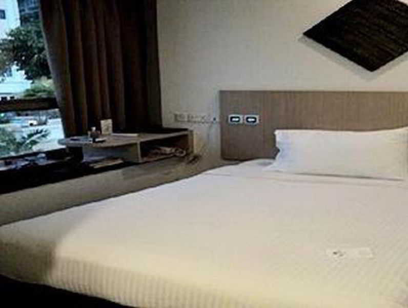 Aqueen Hotel Balestier Singapore Exterior photo