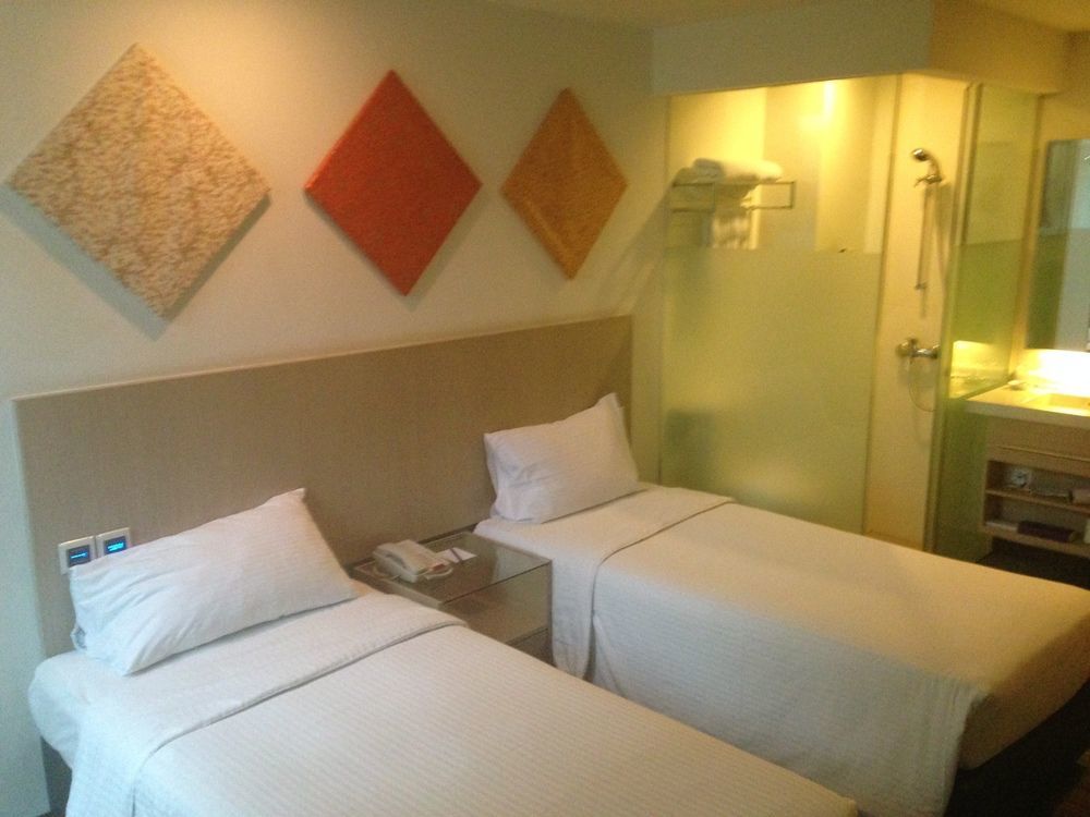 Aqueen Hotel Balestier Singapore Exterior photo
